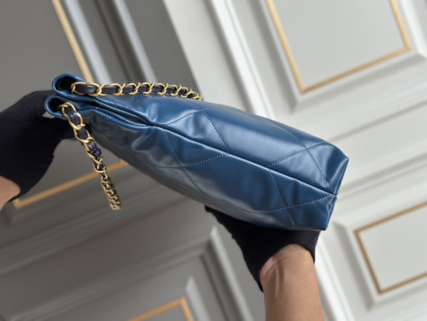 CL 22 SMALL HANDBAG