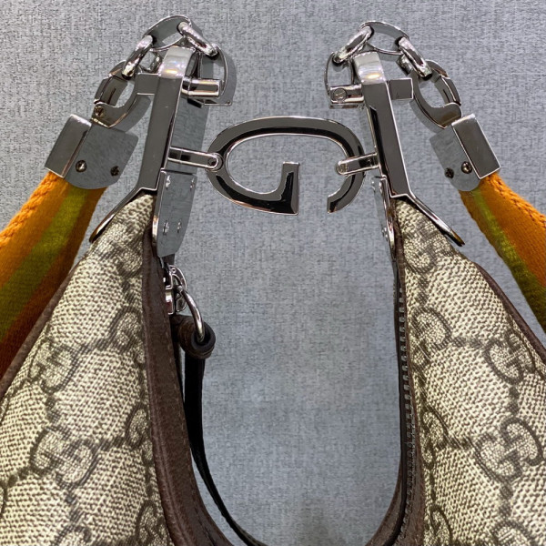 G*u*i attache small shoulder bag