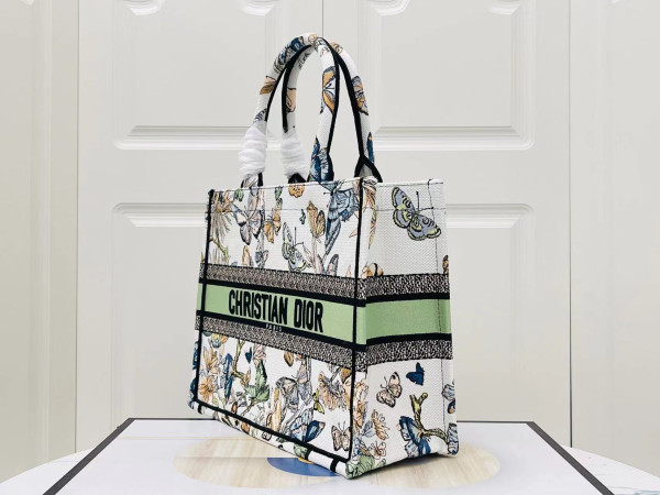 medium D*or book tote