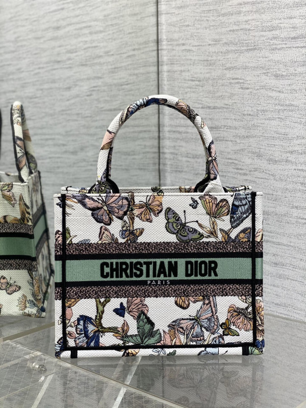 small D*or book tote