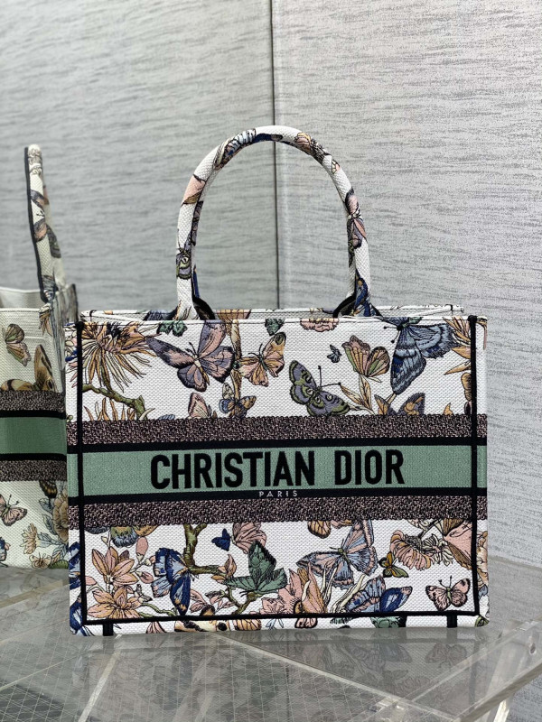 medium D*or book tote