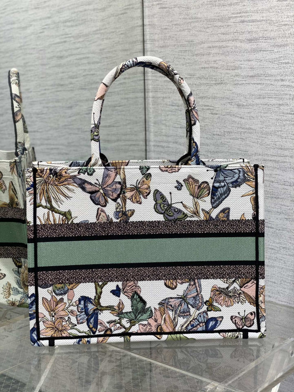 medium D*or book tote
