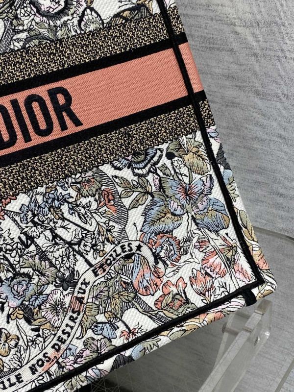large D*or book tote