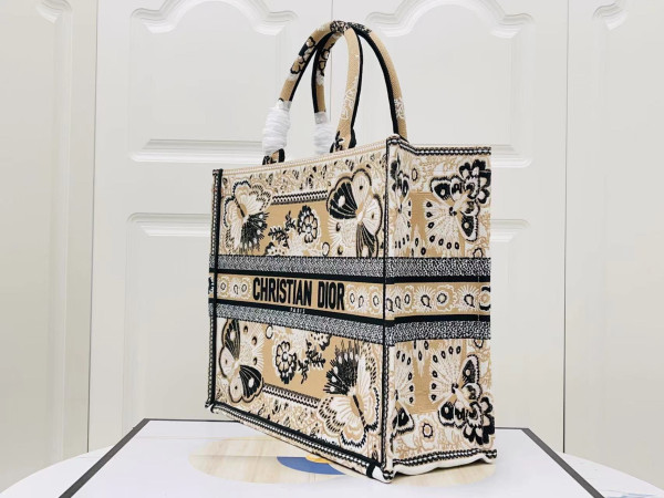 large D*or book tote