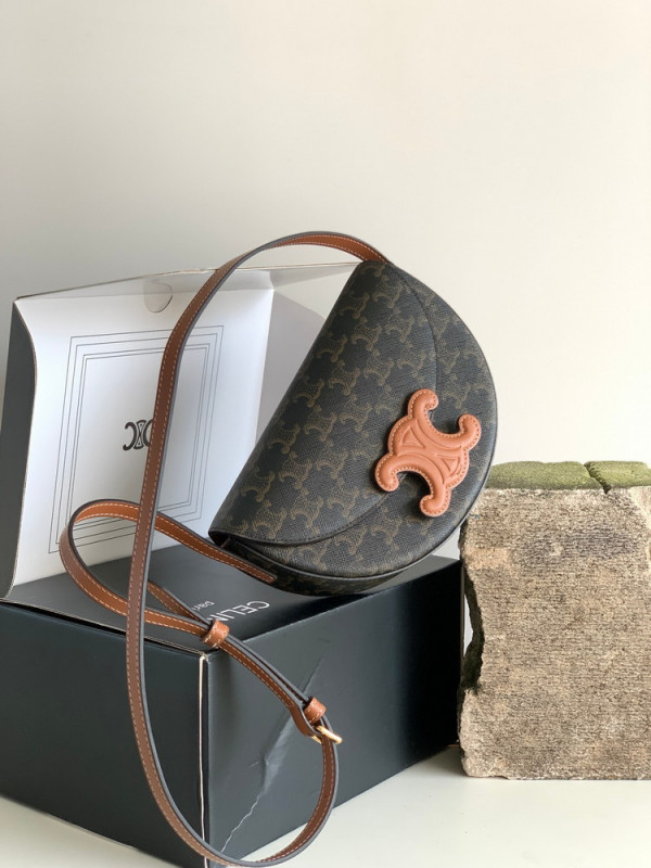 Ce**e besace cuir triomphe