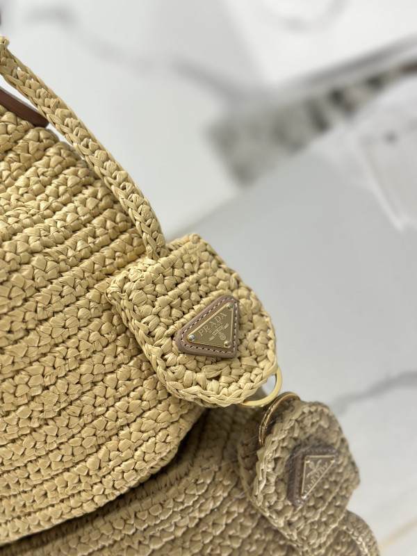 Pra*a bucket bag