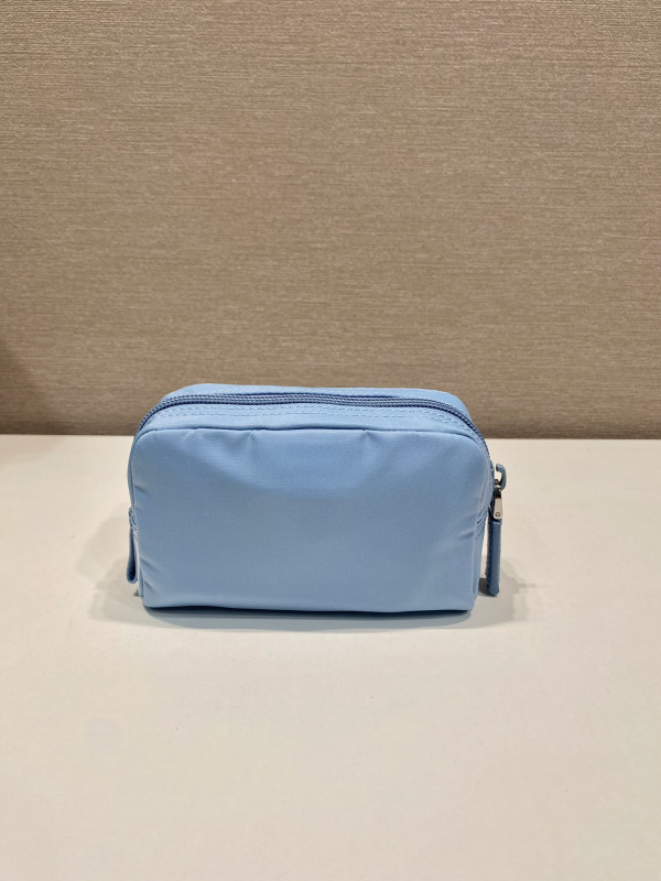 Pra*a re-nylon necessaire