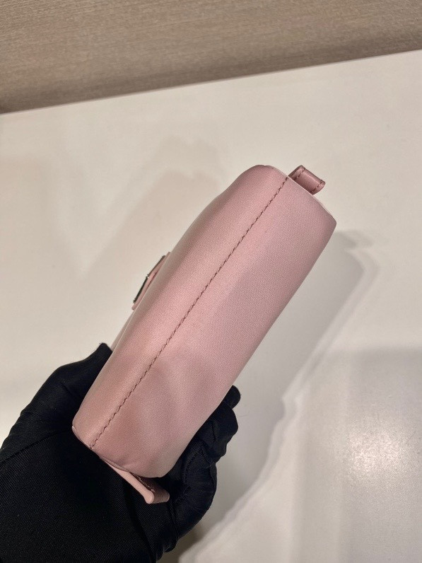 Pra*a re-nylon necessaire