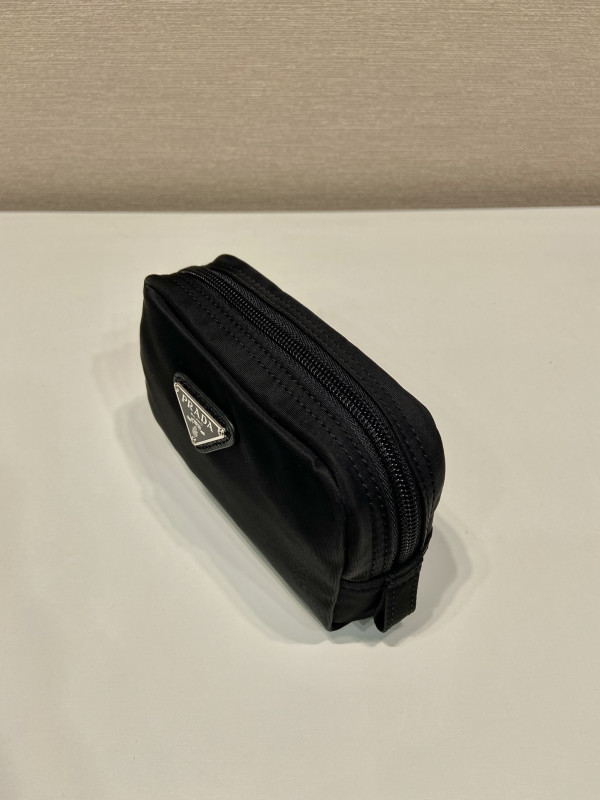 Pra*a re-nylon necessaire