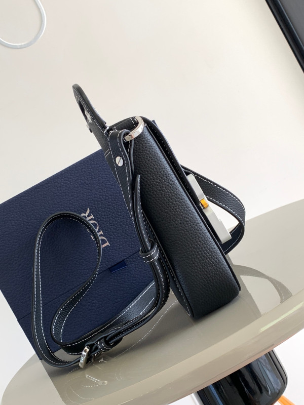 D*or saddle vertical pouch with strap