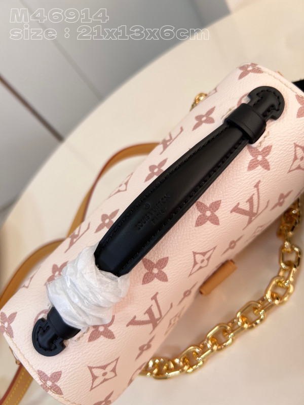 l**is V*t*n pochette metis east west