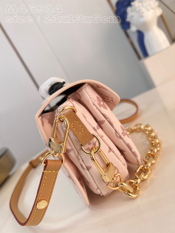 l**is V*t*n pochette metis east west