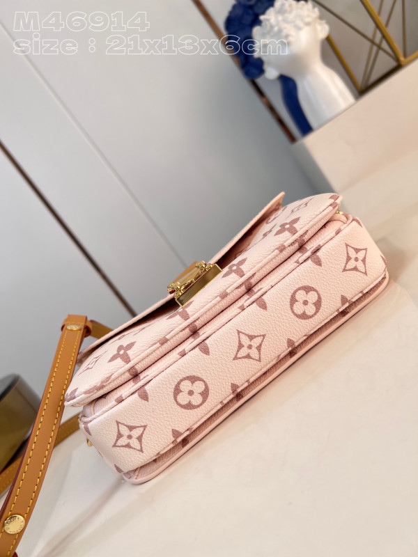 l**is V*t*n pochette metis east west