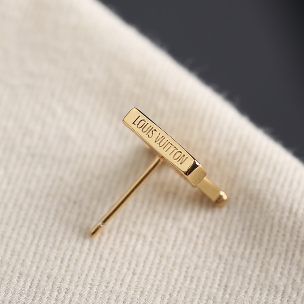 l**is V*t*n earrings
