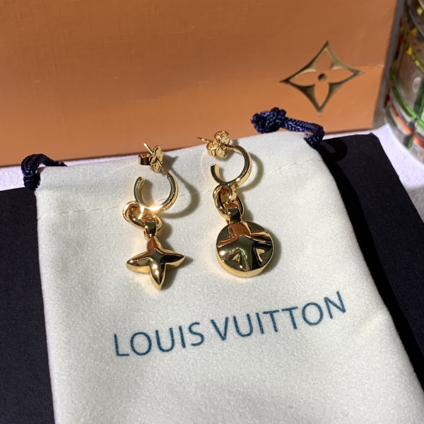 l**is V*t*n earrings