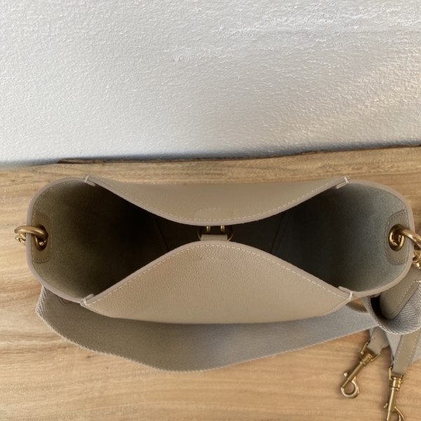 Ce**e sangle bucket