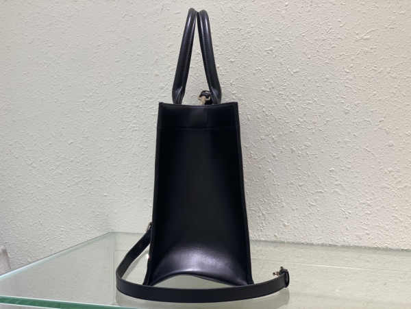 medium D*or book tote-36.5*28*17.5cm