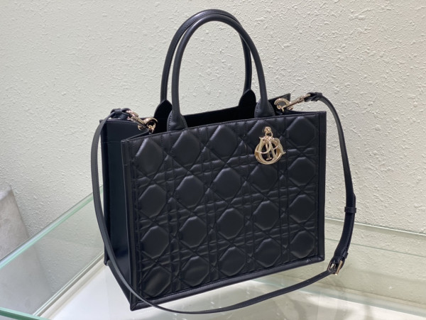 medium D*or book tote-36.5*28*17.5cm