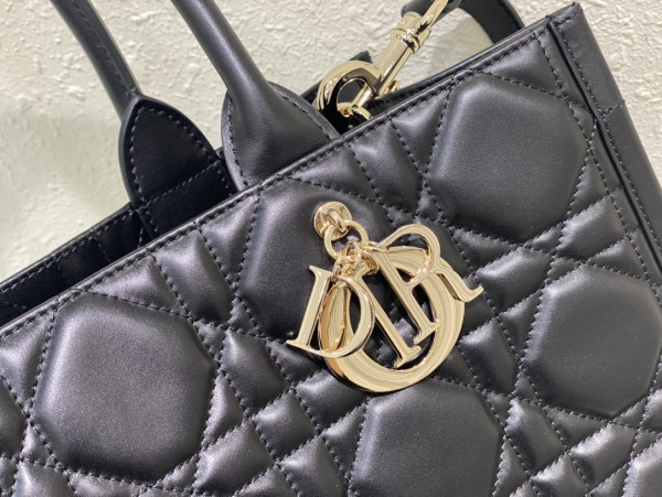 medium D*or book tote-36.5*28*17.5cm
