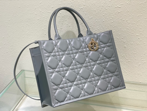 medium D*or book tote-36.5*28*17.5cm