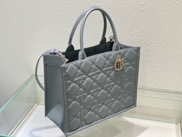 medium D*or book tote-36.5*28*17.5cm