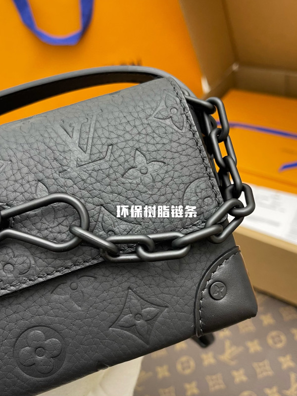 l**is V*t*n steamer wearable wallet-18*11*6.5cm