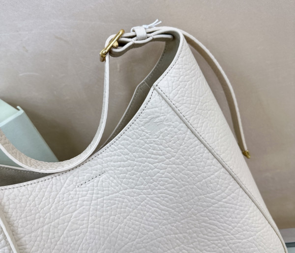 B**rry medium chess shoulder bag