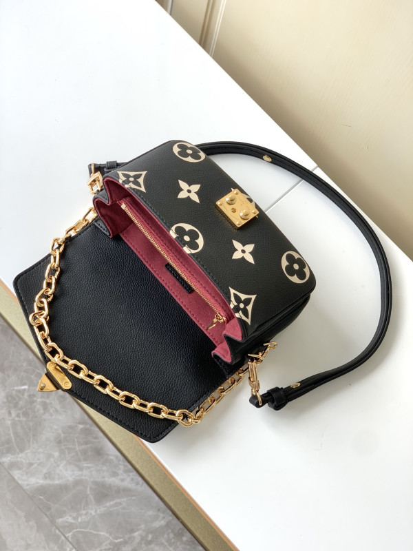 l**is V*t*n pochette metis east west