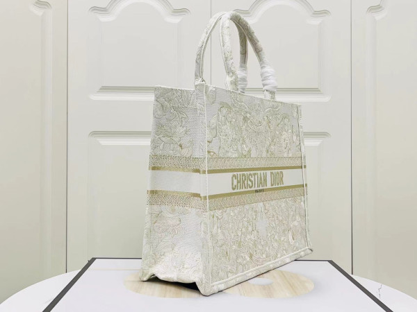 large D*or book tote