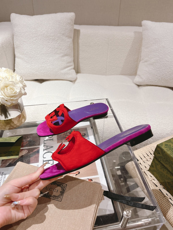 G*u*i slide sandals