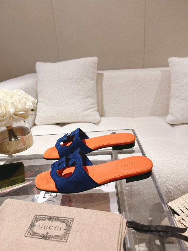 G*u*i slide sandals
