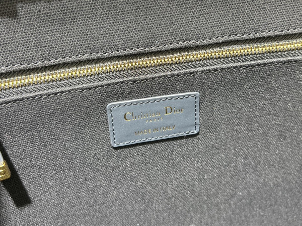 D*or oblique book tote-41×35×18cm
