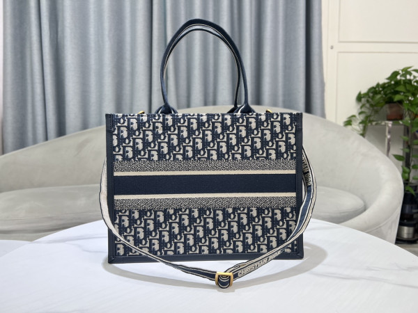D*or oblique book tote-36×16×27cm
