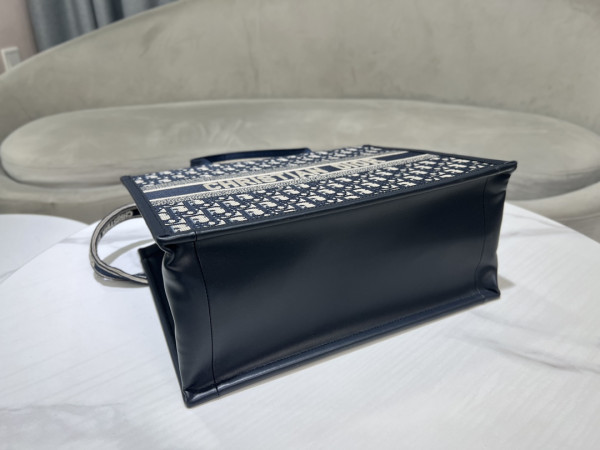 D*or oblique book tote-36×16×27cm