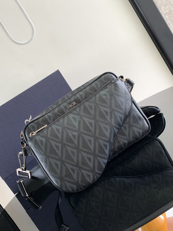 D*or saddle triple pouch