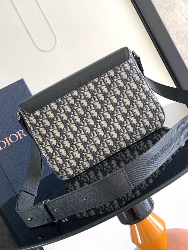 D*or oblique D*orcamp messenger bag