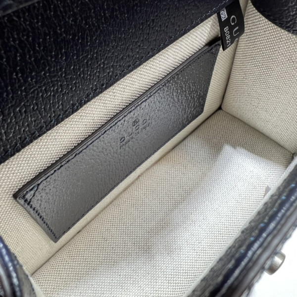 G*u*i gg matelassÉ small top handle bag