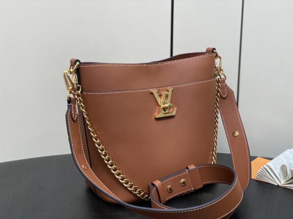 l**is V*t*n lock and walk - 20 x 20.5 x 12cm