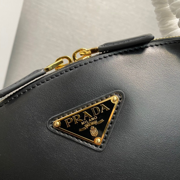 Pra*a leather handbag-31x16x11cm