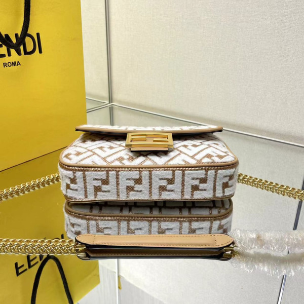 F**di baguette chain midi 397b98-24*14*7cm
