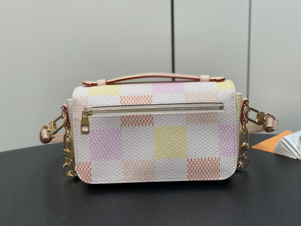 l**is V*t*n pochette metis east west