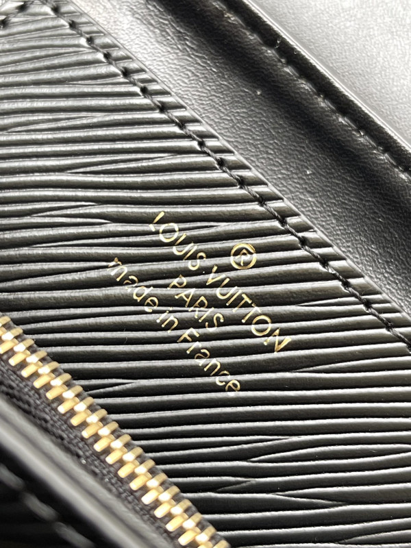 l**is V*t*n twist-23.5*12*7 cm
