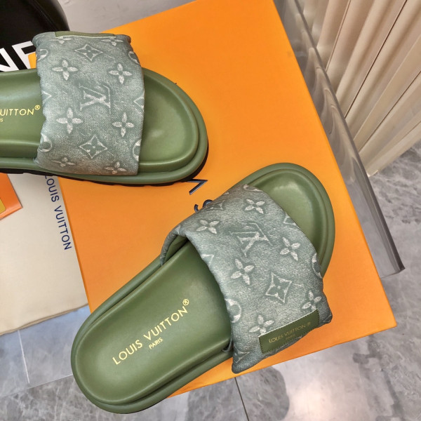 l**is V*t*n pool pillow comfort mule
