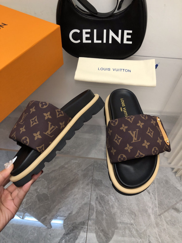 l**is V*t*n pool pillow comfort mule