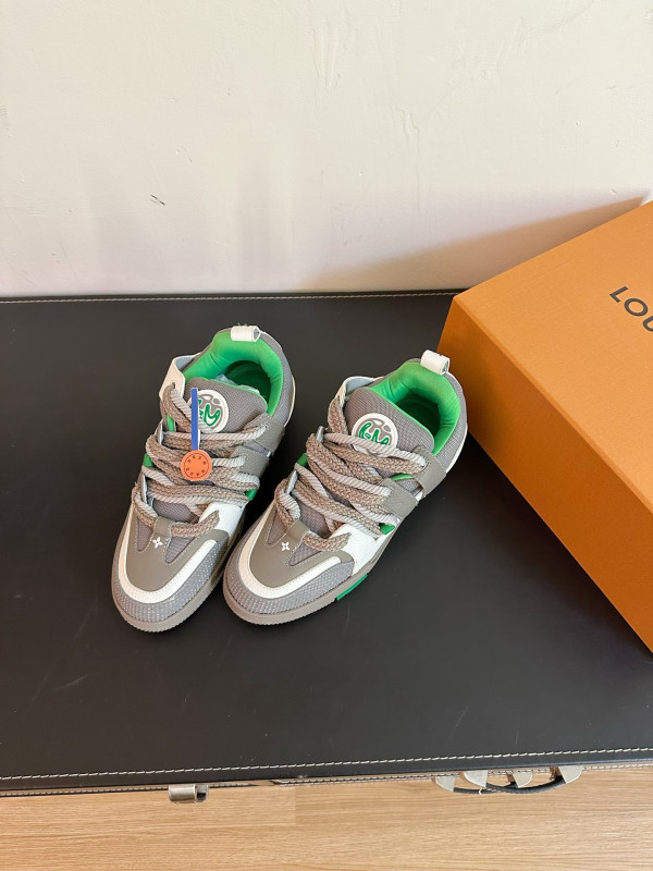 l**is V*t*n sneakers
