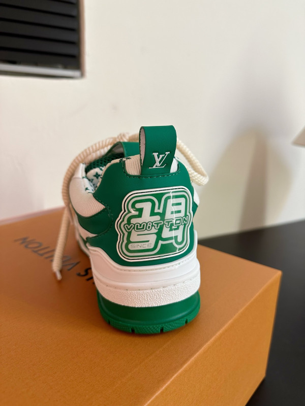l**is V*t*n sneakers