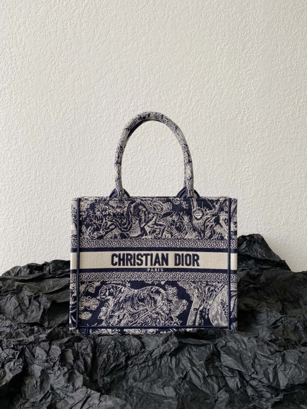 D*or oblique book tote-26.5×21×14cm