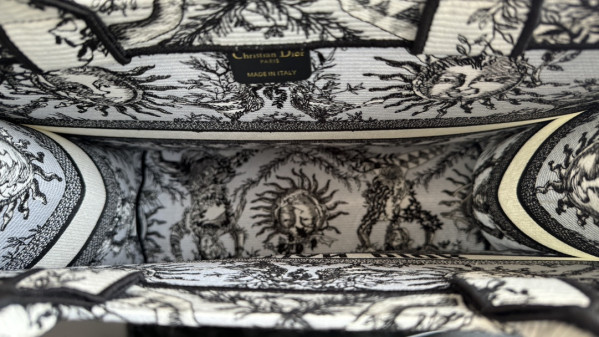 large D*or book tote-42*35*18.5cm