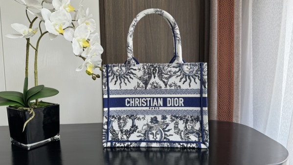small D*or book tote-26*8*22cm