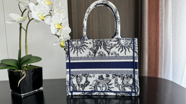 small D*or book tote-26*8*22cm